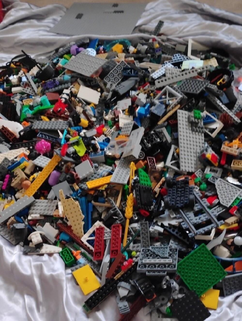 Assorted Legos Pieces.  Over 40 Lbs - Picture 3 of 13